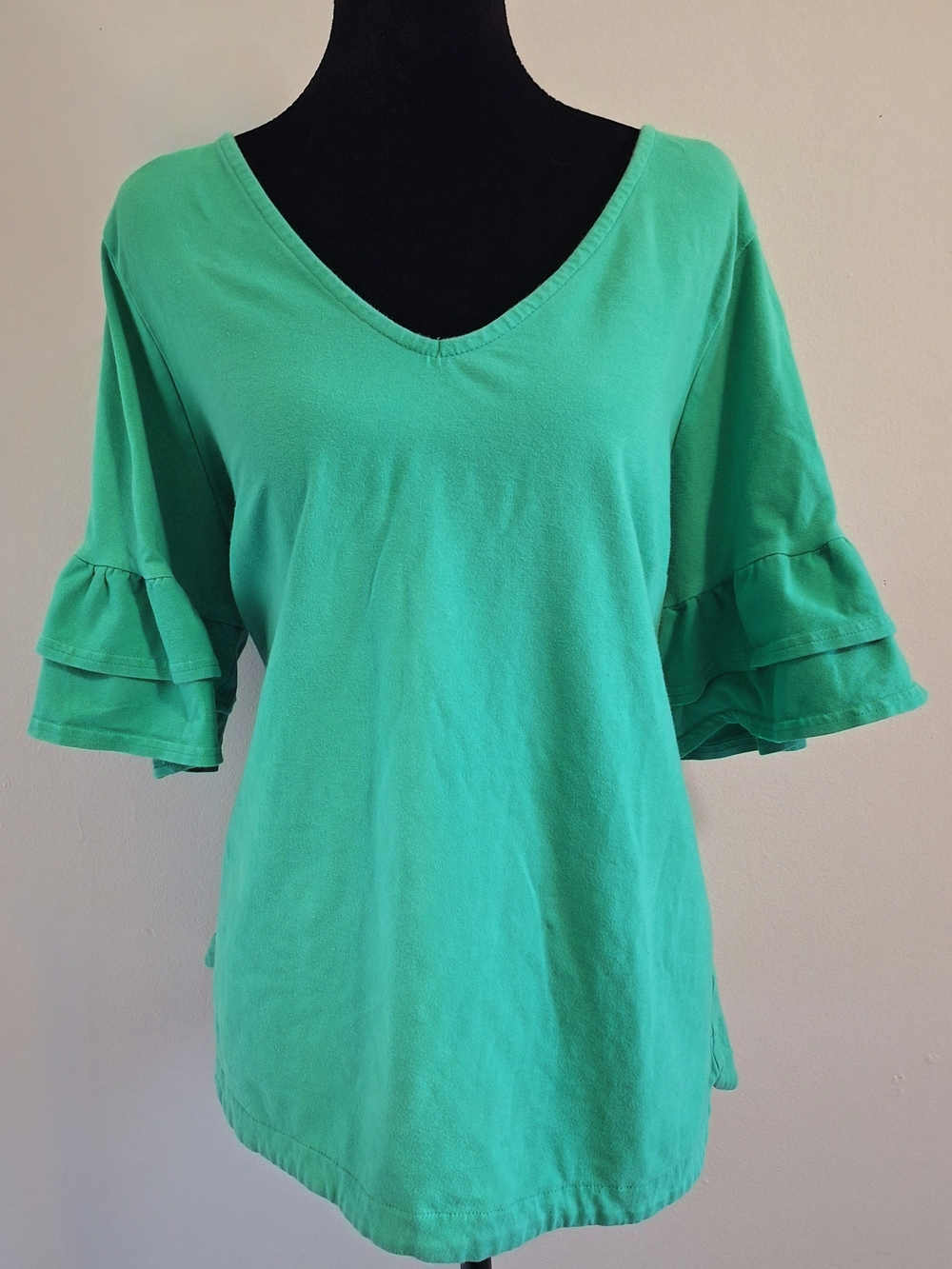 crown & ivy Curvy Green V-Neck Double Ruffle Sleeve Casual Tee